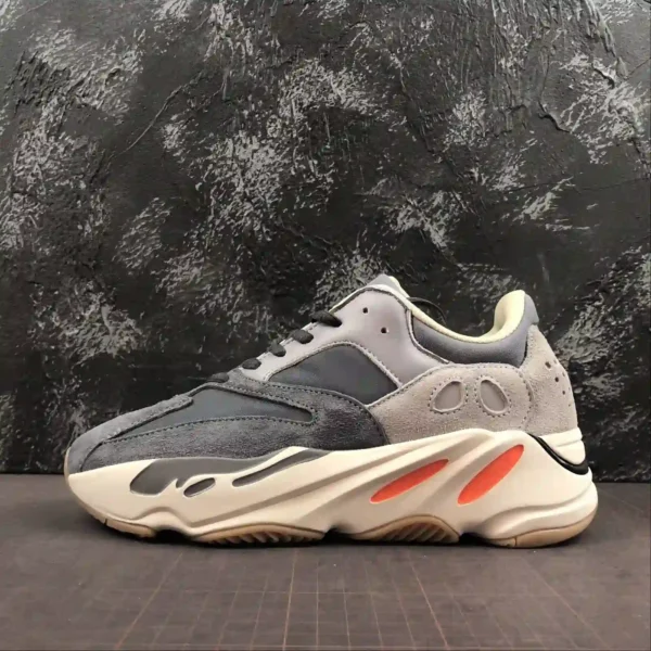 Yeezy 700 Magnet