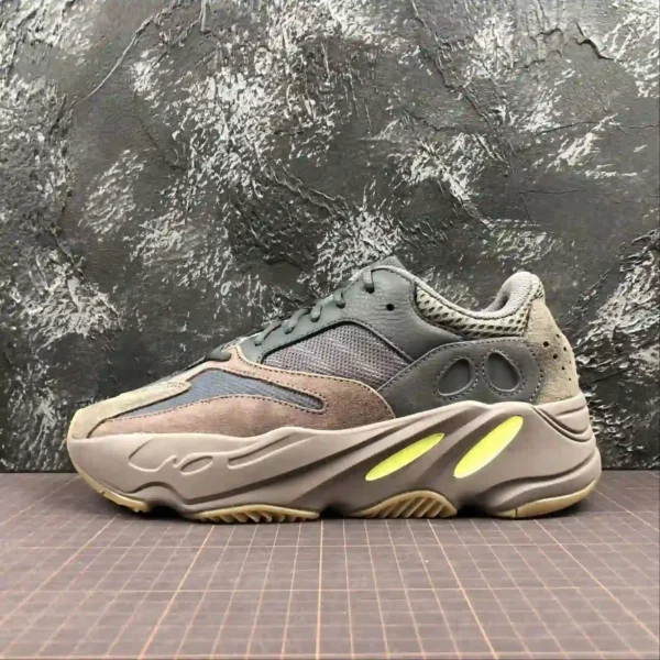 Yeezy 700 Mauve