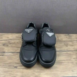 Fórum x Prada Black