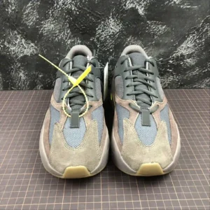 Yeezy 700 Mauve