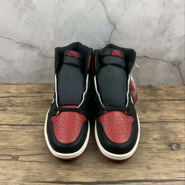 Air Jordan 1 High Bred Toe