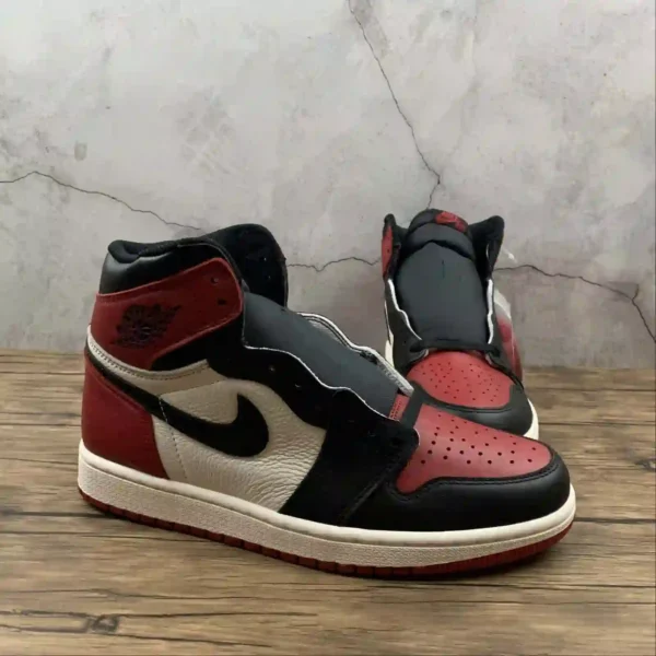 Air Jordan 1 High Bred Toe