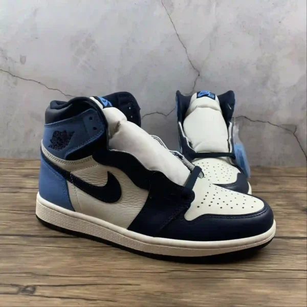 Air Jordan 1 High UNC