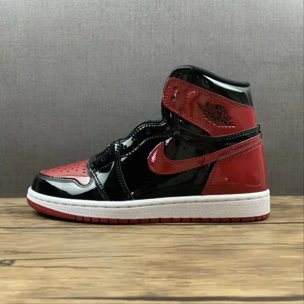 Air Jordan 1 High Patent Bred