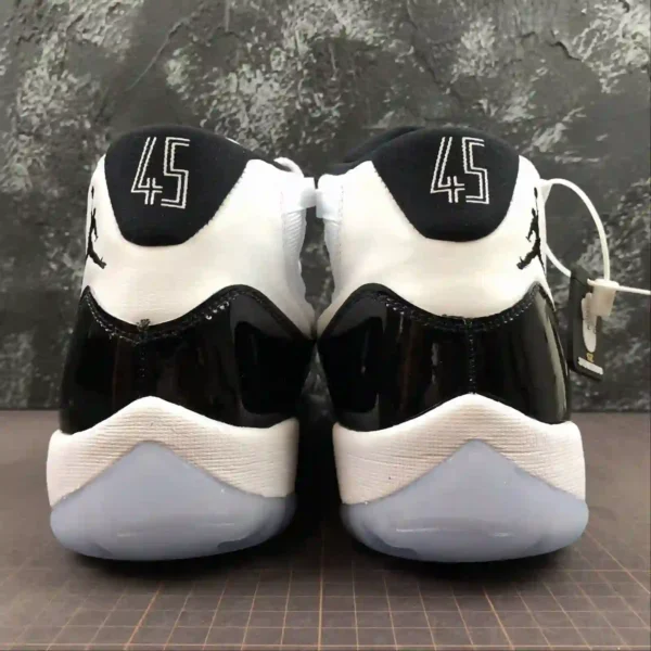 Air Jordan 11 Concord