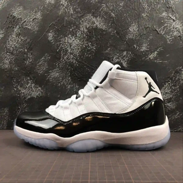 Air Jordan 11 Concord