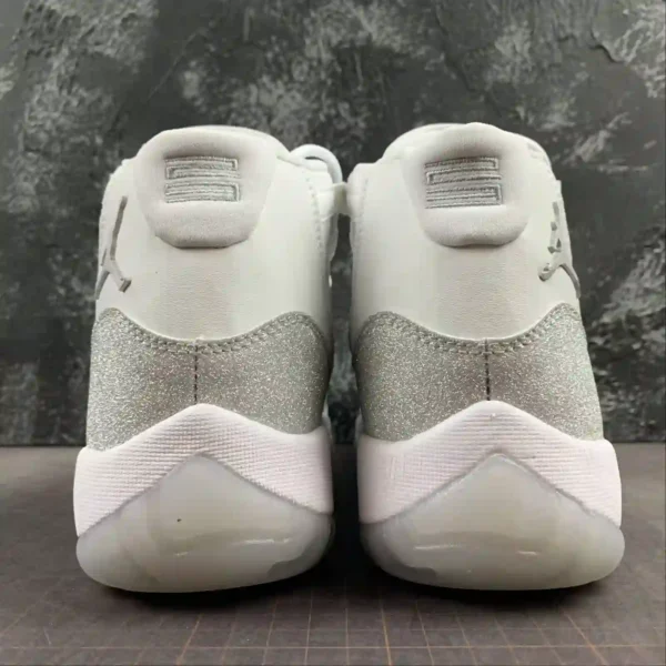 Air Jordan 11 Vast Grey