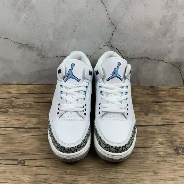 Air Jordan 3 UNC
