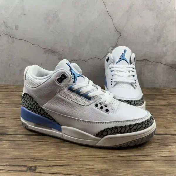Air Jordan 3 UNC