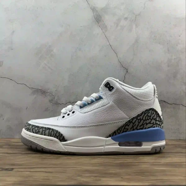 Air Jordan 3 UNC