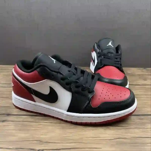 Air Jordan 1 Low Bred Toe